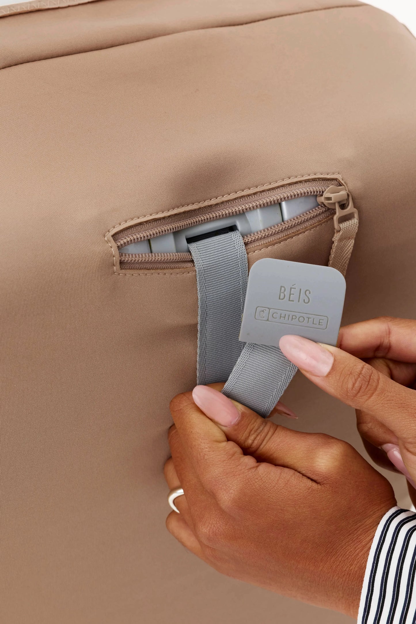 BÉIS x Chipotle The Large Check-In Cover in Brown